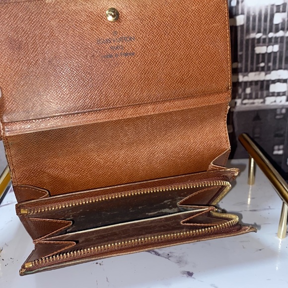 Authentic Louis Vuitton Monogram Bifold Zippy Wallet with chain - Picture 8 of 15